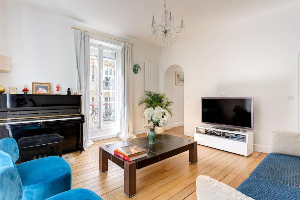 Elegant 4-room Near Arc De Triomphe And Palais Des Congres Apartment *