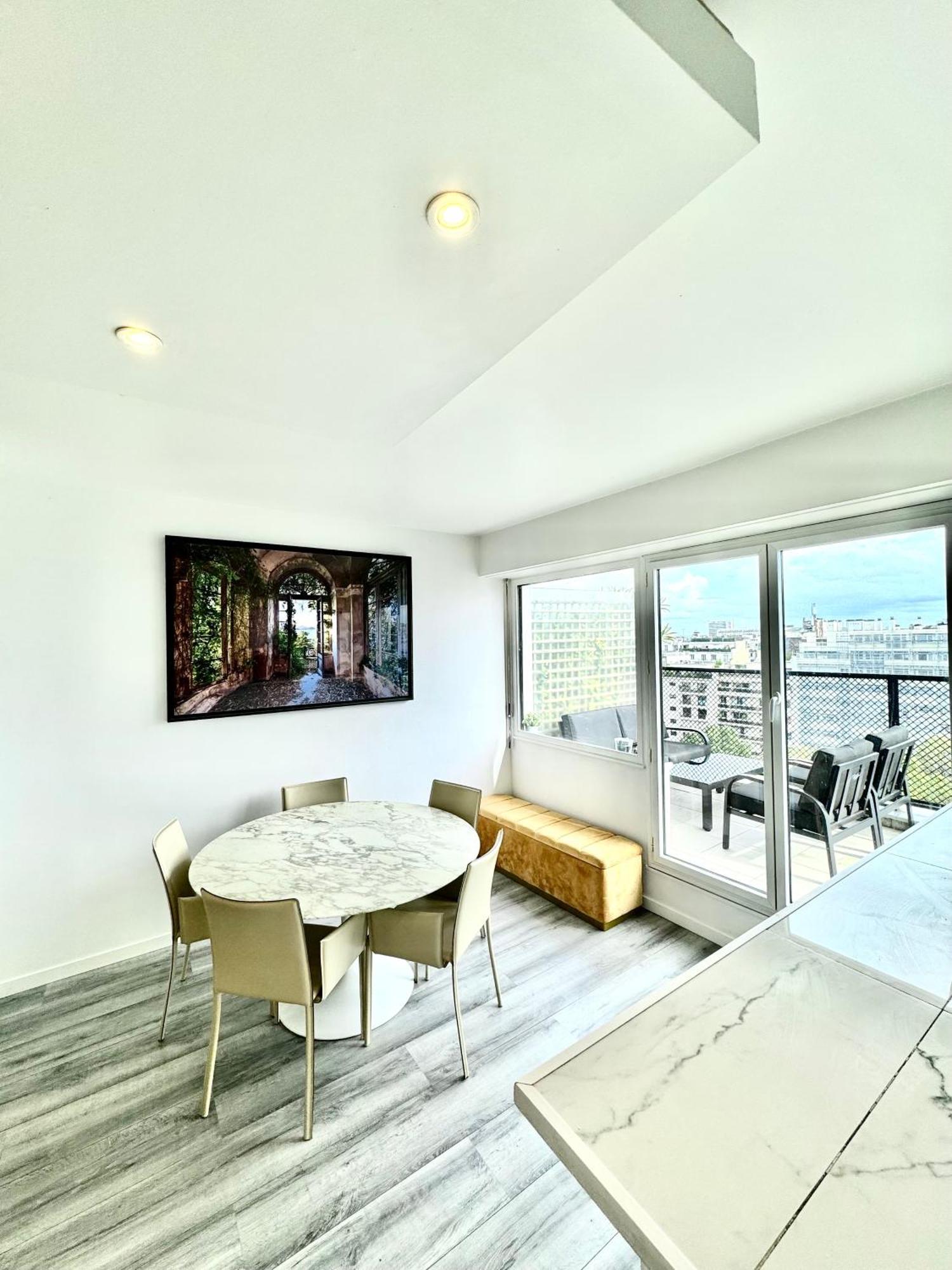 Rooftop Eiffel Tower - Full Ac Apartment *