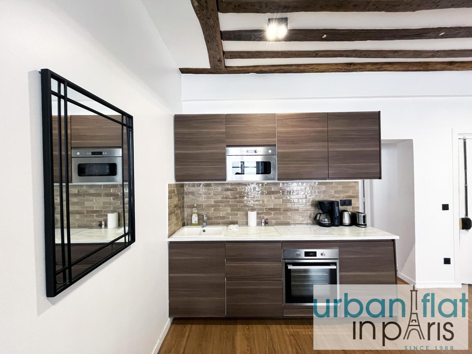 Urban Flat 108 - Classic Parisian 4 Bdr Flat *