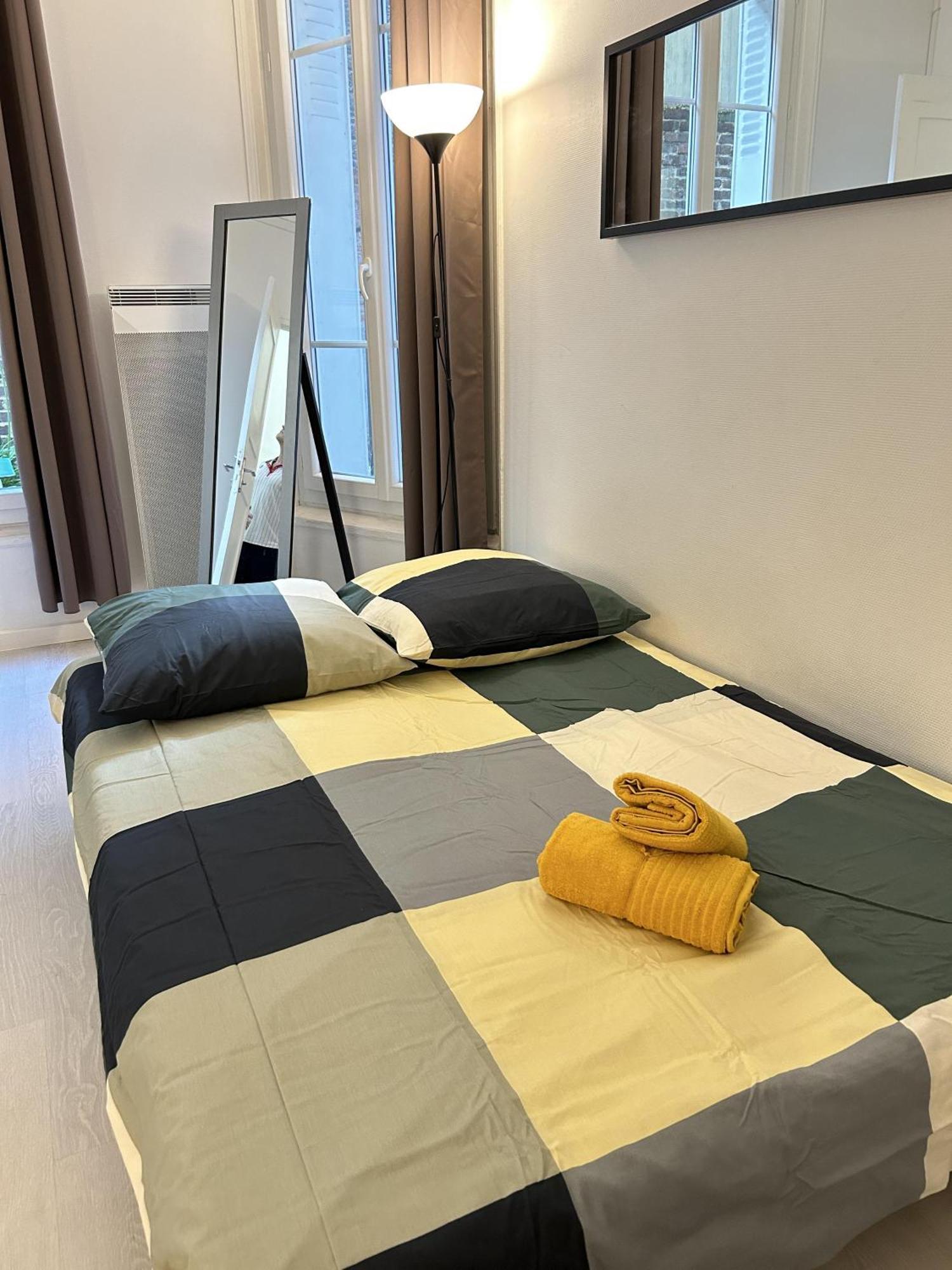 Appartement Charming With Private Garden In Cadix