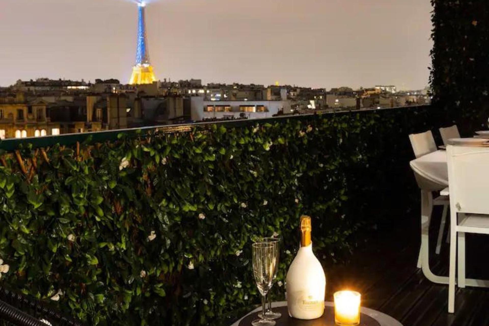 In Special Location Tower Eiffel Paris