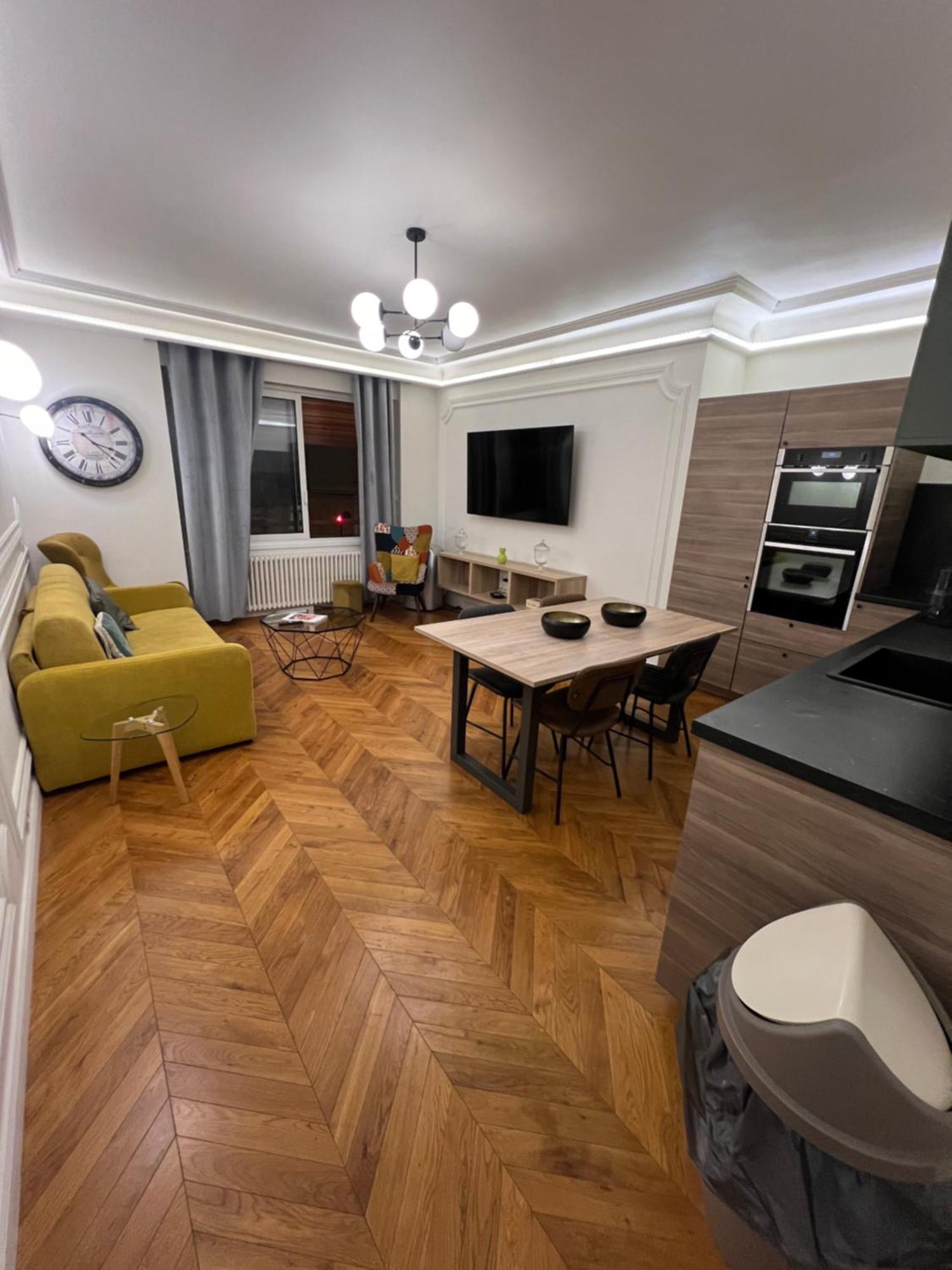 Private - Champs-elysees Apartment Paris