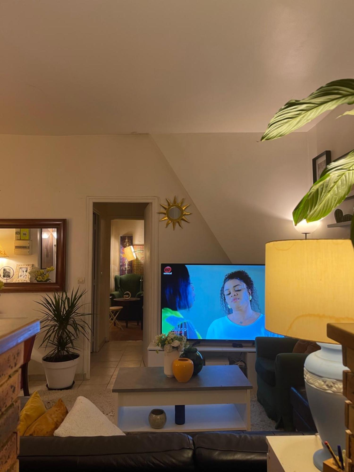 10e Apartment *