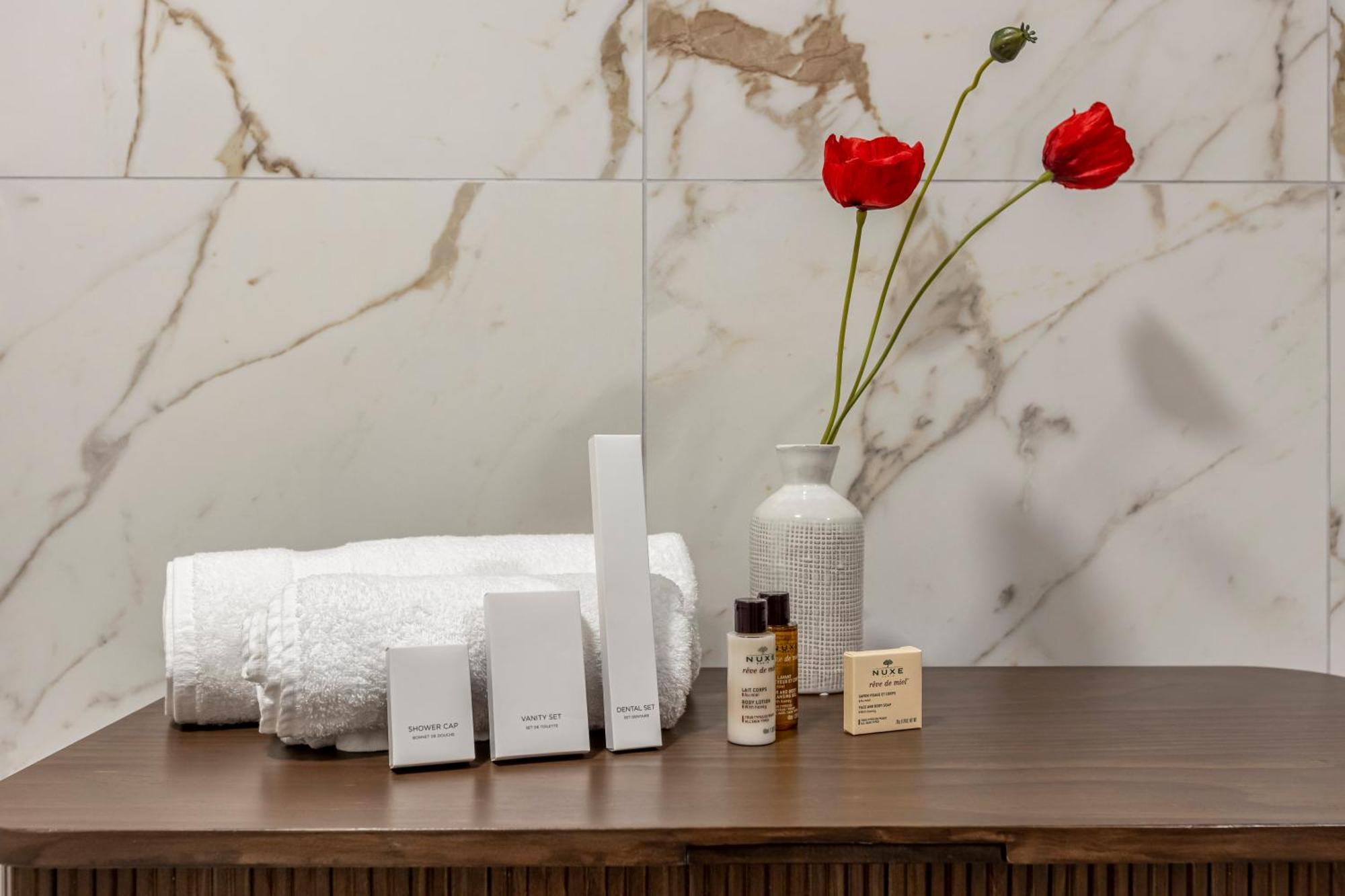 Sweett - Villiers Apartment *