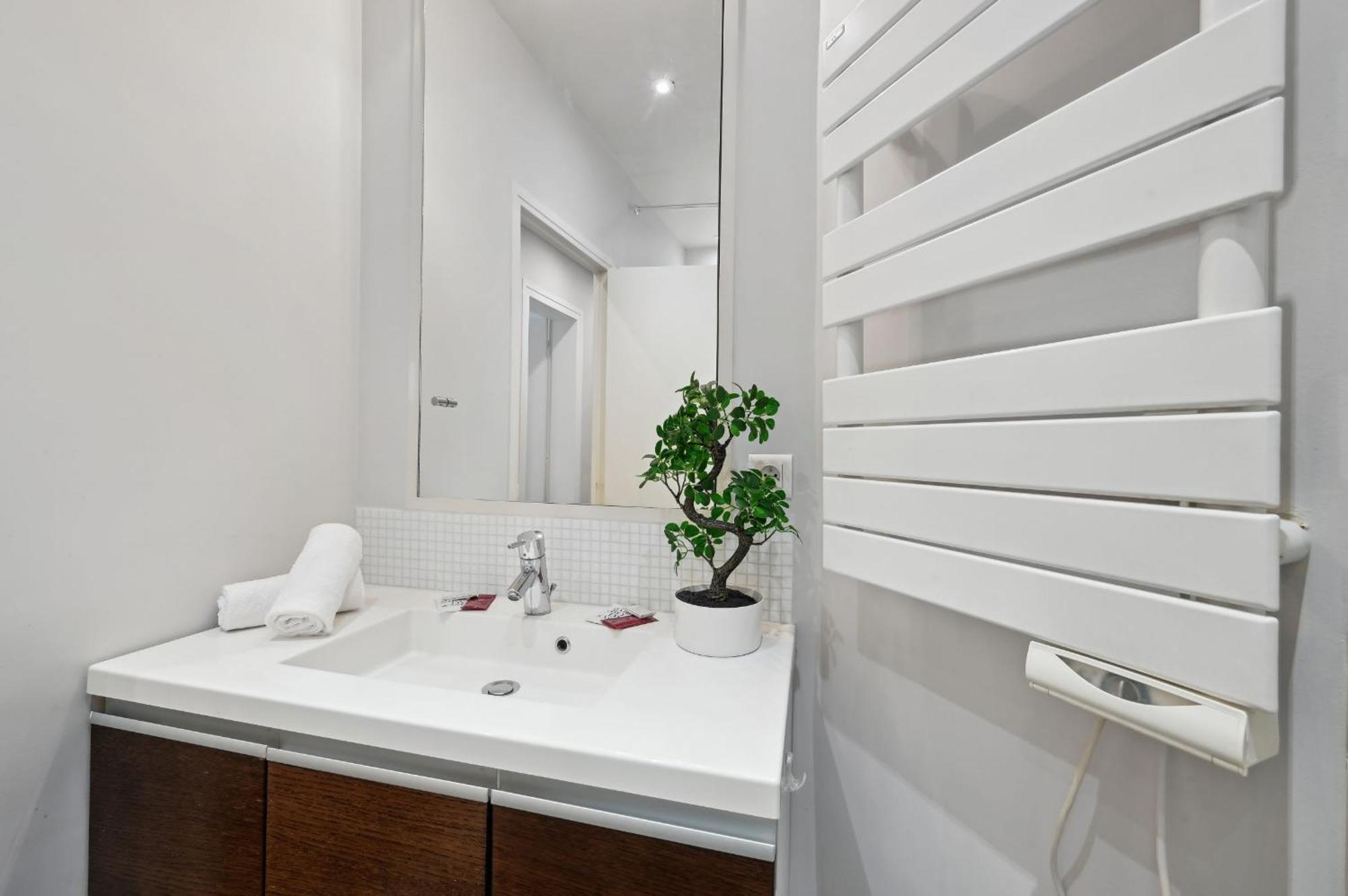 Champs-elysees & Arc De Triomphe - Cityapartmentstay Appartement