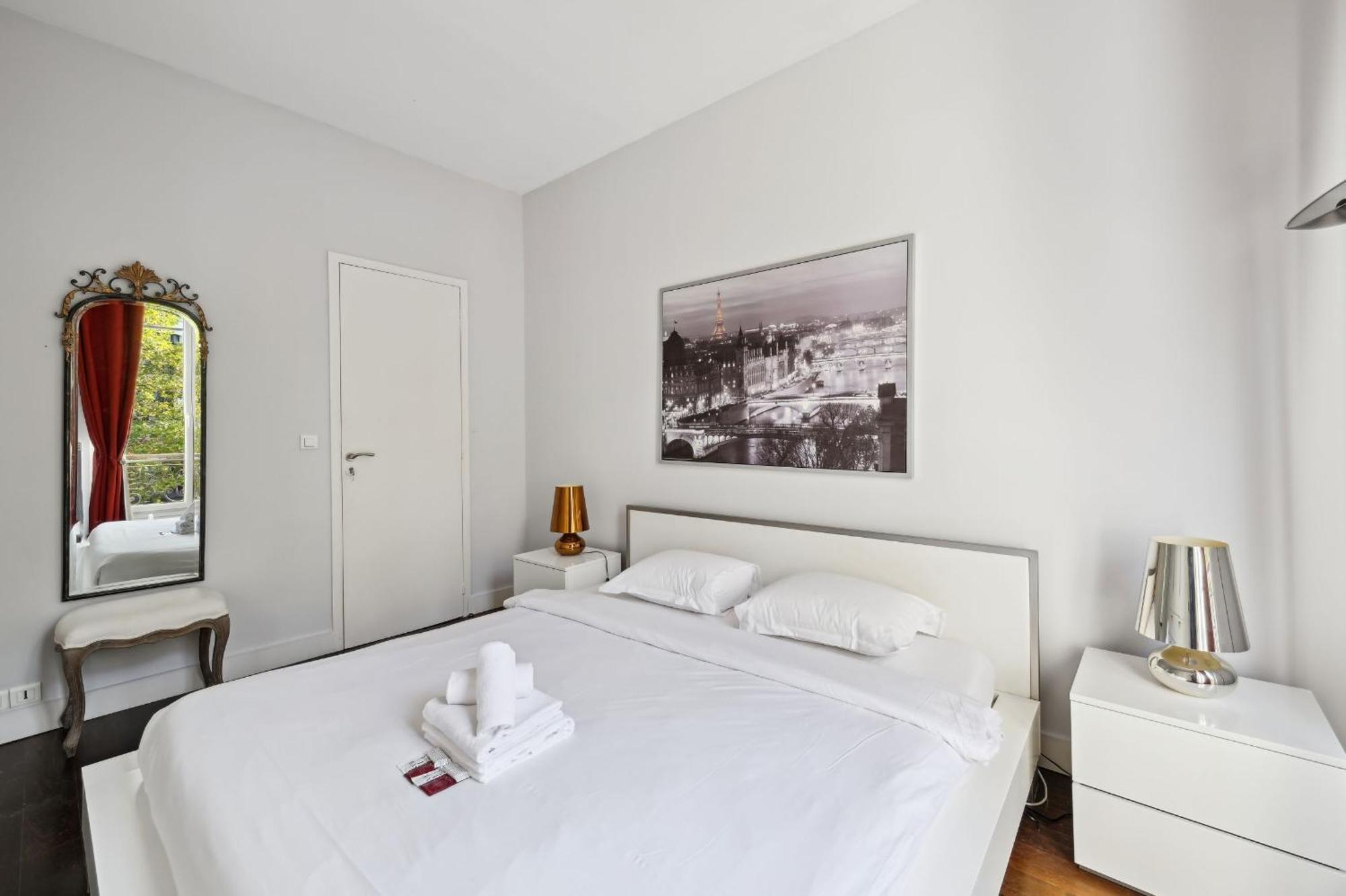 Champs-elysees & Arc De Triomphe - Cityapartmentstay Appartement Paris