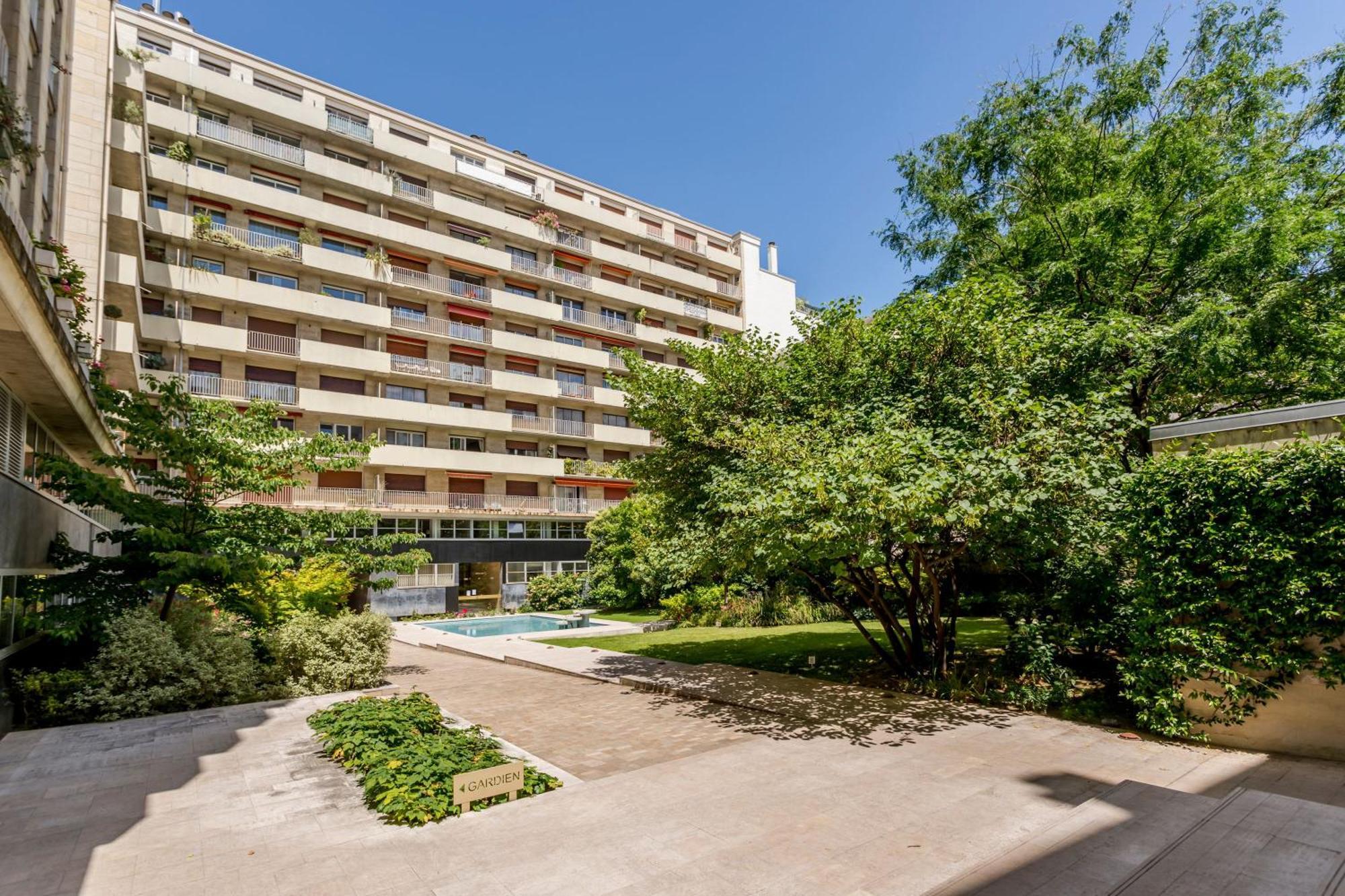 Merveil - Signature -tour Eiffel- Grenelle I