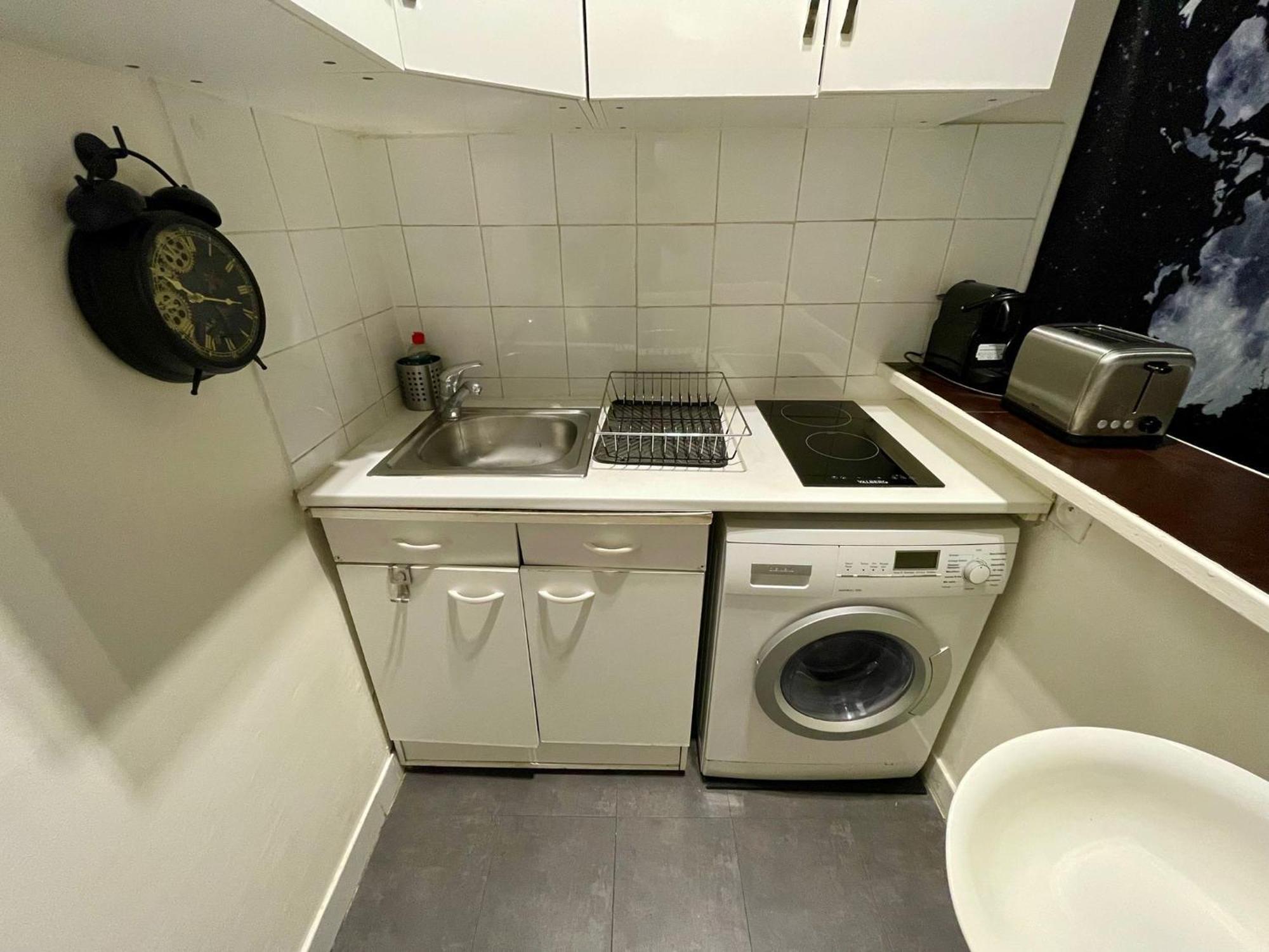 Studio Champs Elysees Ponthieu Apartment Paris