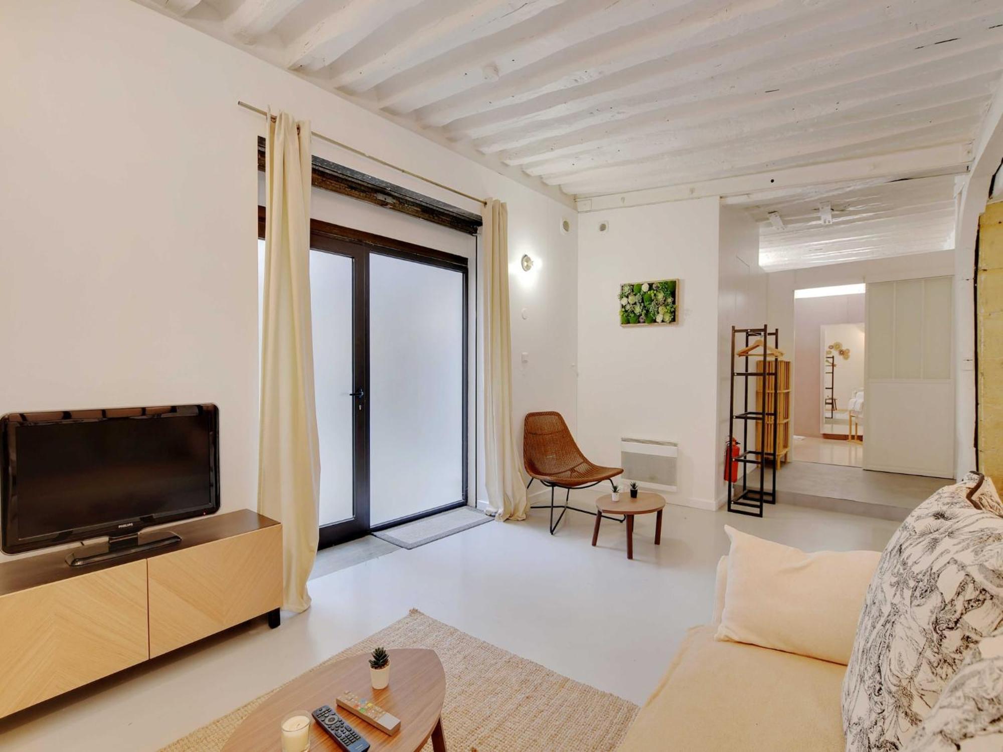 Magnificent -2br-4p- Le Marais Apartment