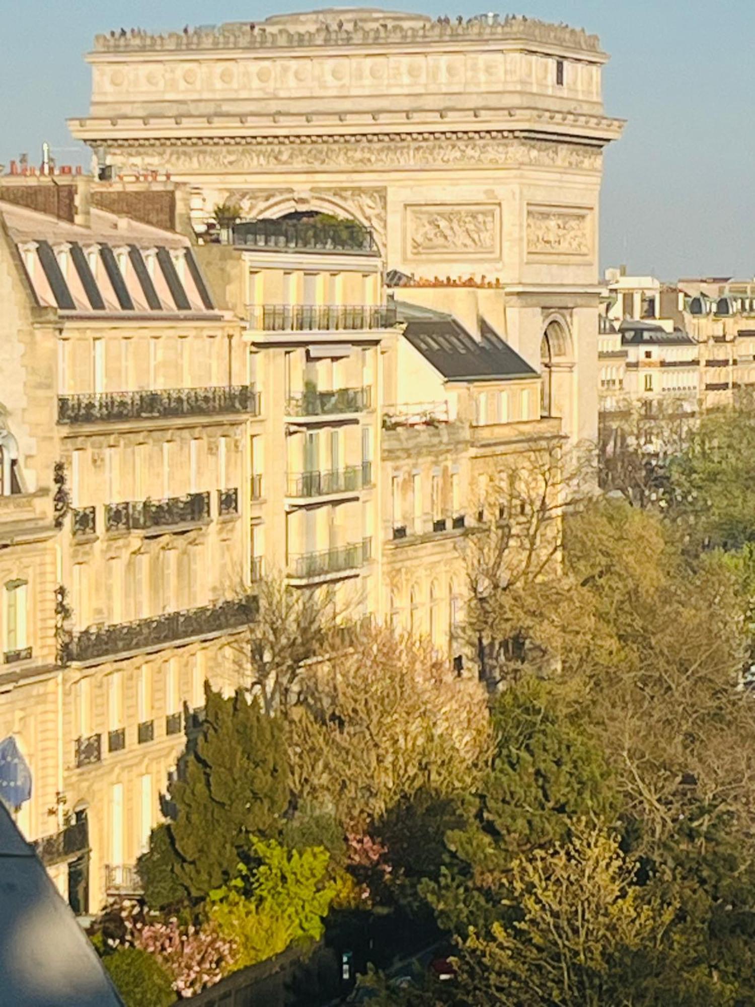 Place Equipe Au Coeur De Avec Vue Sur L'arc De Triomphe Et La Tour Eiffel Privatunterkunft *