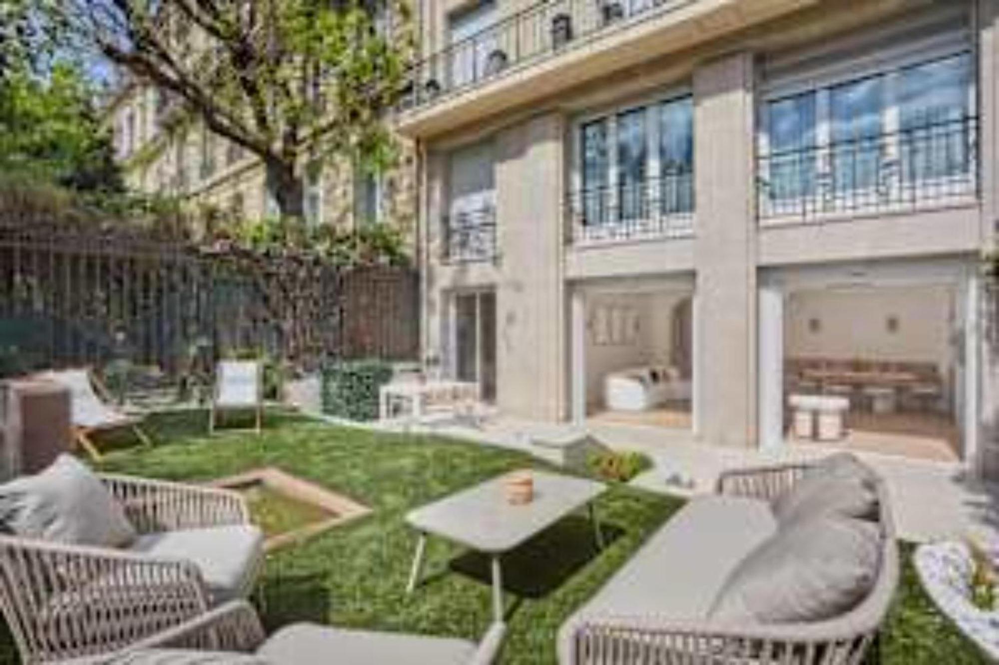 Sumptuous With Garden Arc De Triomphe Apartment