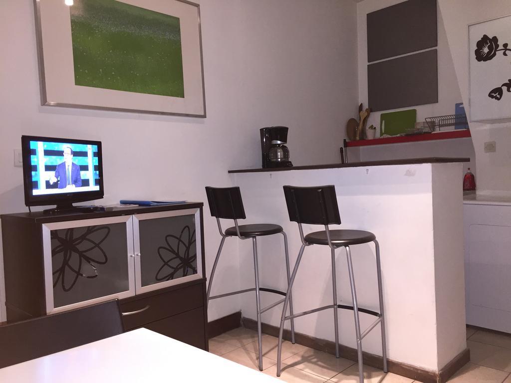 Le Marais Rosiers Apartment Paris