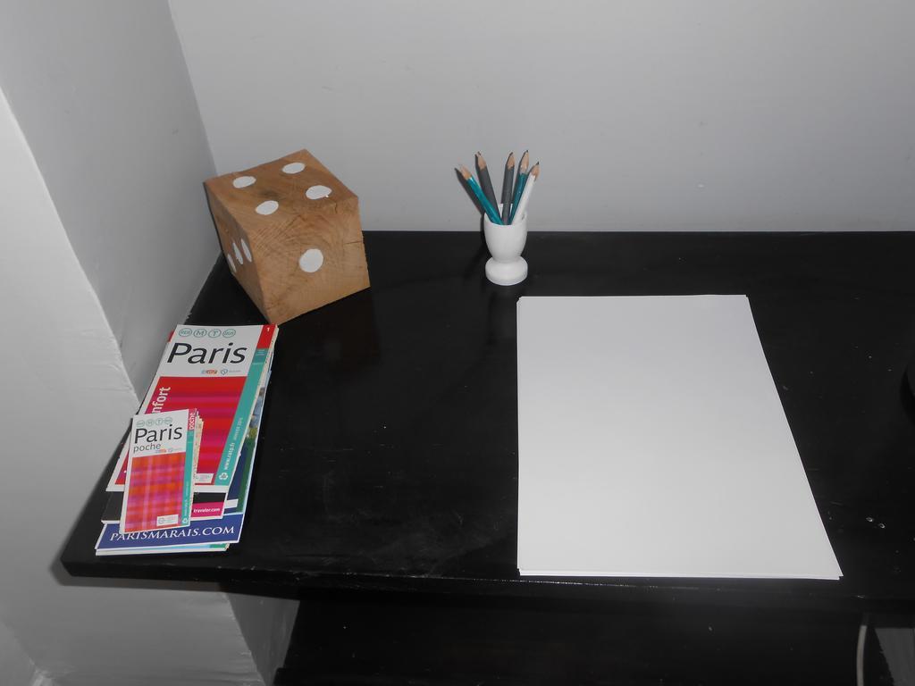 Le Marais Rosiers Apartment Paris
