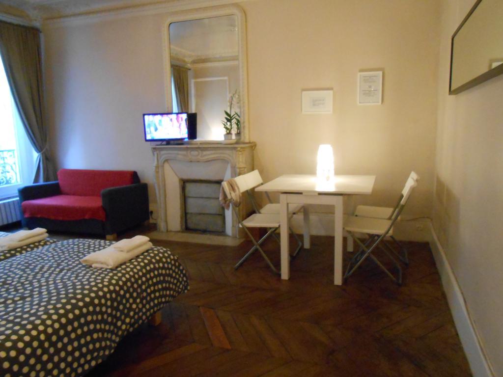 Le Marais Rosiers Paris