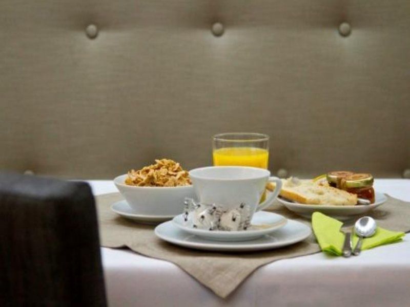 Hotel Plaza Etoile 3*