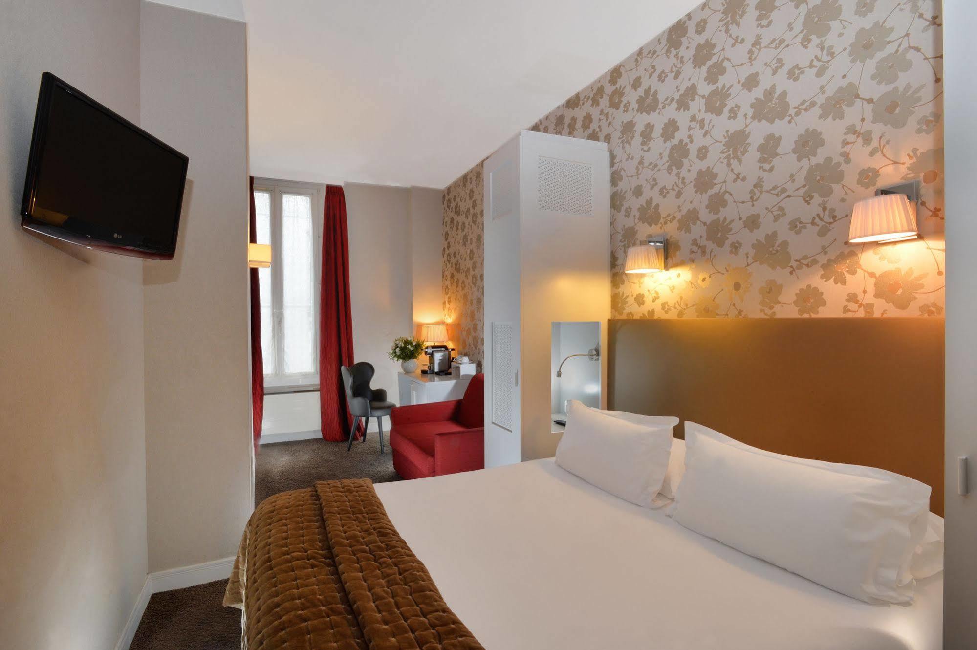 Plaza Etoile Hotel 3*