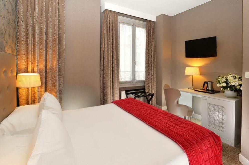 Hotel Plaza Etoile 3*