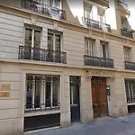 Central And Renovated Parisian Apartment, 6-7 Guests