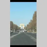 New flat-Champs-Élysées-Arc Triomphe-Maillot-Foch