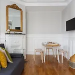 Bright And Newly Renovated 2 Bedroom Apartment, Hip & Central Paris, Montmartre-Opera