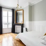 Bright And Newly Renovated 2 Bedroom Apartment, Hip & Central Paris, Montmartre-Opera