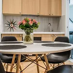 Refurbished Design Flat -Near Champs-Elysees Paris