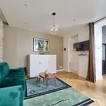 Gorgeous Apartment For 4 People In The Heart Of Paris