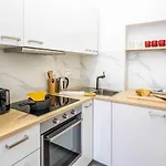 Charming Studio In The Heart Of Belleville