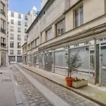 Well Decorated One Bedroom Aprtment In Heat Of Paris, Short Walk To Palais Garnier ,