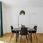 Trocadero & Eiffel Tower - Cityapartmentstay