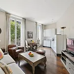 Champs-Elysees & Arc De Triomphe - City Apartment