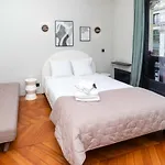 Apartment Center Of Paris By Studio Prestige