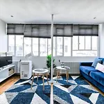 Love Nest Apartment Near Department Stores - 6P
