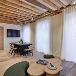 Appartement Au Coeur De Paris Madeleine By Studio Prestige