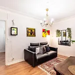 Guestready - Cozy Elegance Near Attractions