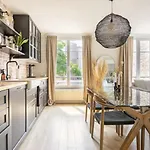 Big Appartement 753Sq Tf, Close To Restaurants