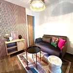 Modern Apt Near Montmarte 2 Mins From Metro Chateau Rouge