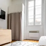 Charming Studio Apartment With Patio Passerelle