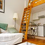 Charming Studio Apartment With Patio Passerelle