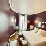 Parishome! Double Balcony, Art & Designer Touches
