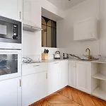 Convivialite Pour 8 Personnes - Parc Monceau
