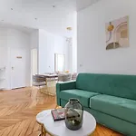 Convivialite Pour 8 Personnes - Parc Monceau