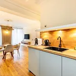 Stay In The Heart Of Le Marais!