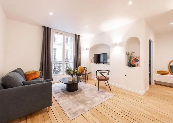 Central And Renovated Parisian Apartment, 6-7 Guests