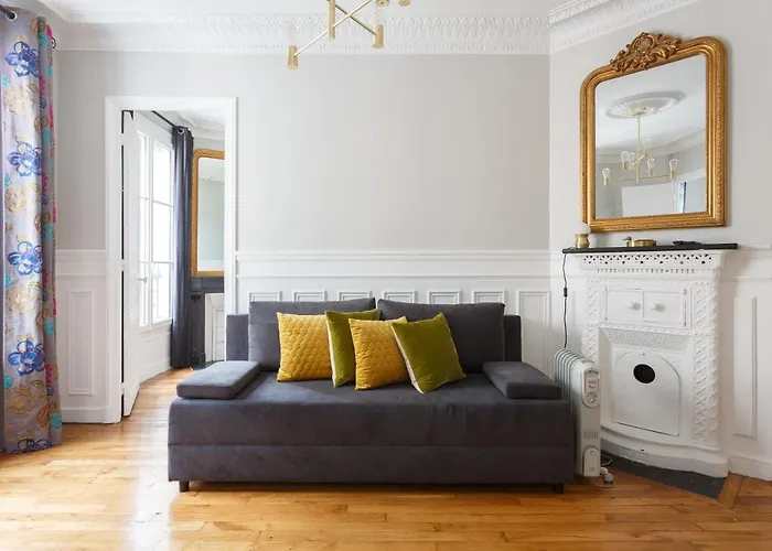 Bright And Newly Renovated 2 Bedroom Apartment, Hip & Central Paris, Montmartre-Opera