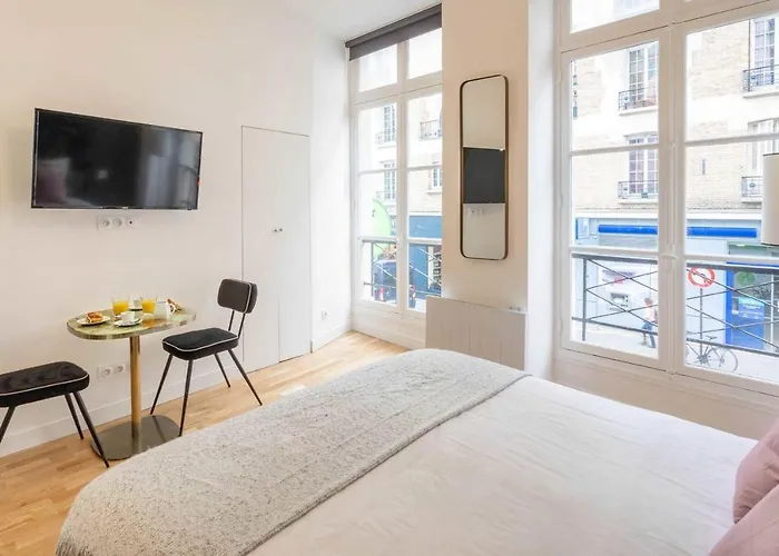 Charming Studio In The Heart Of Belleville