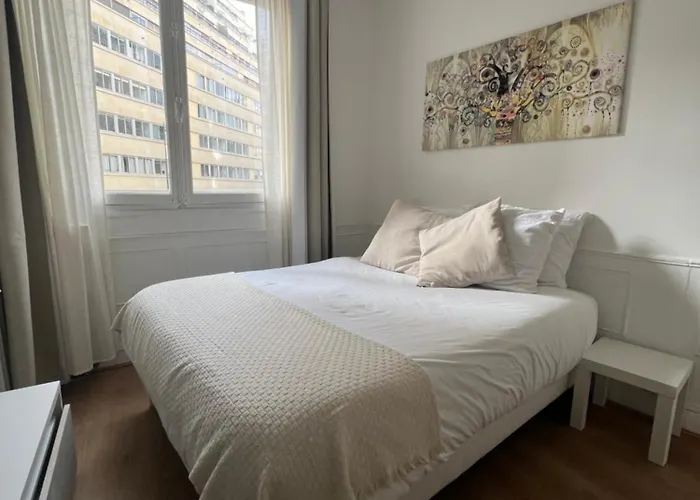 Cozy Studio Apartment Tour Eiffel
