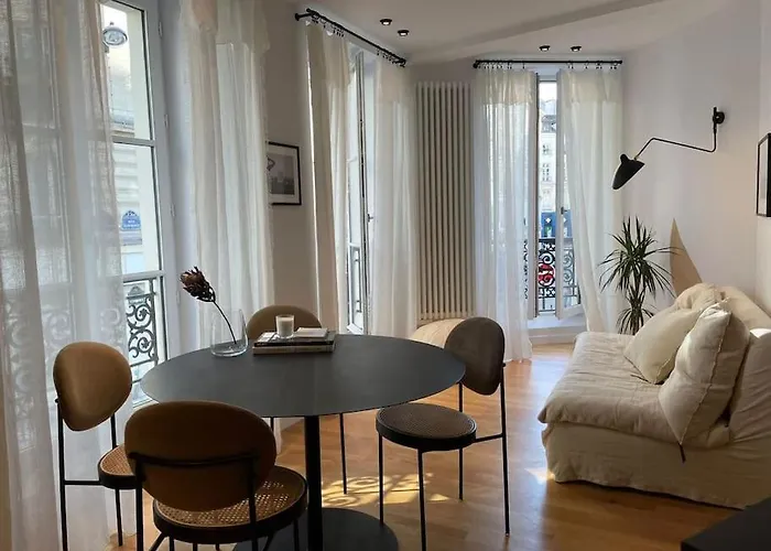 Marais - Bright One-Bedroom Decorated With Taste