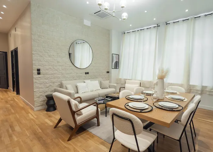 Apartment Center Of Paris By Studio Prestige