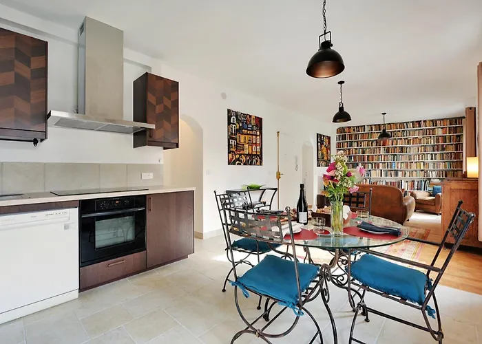 Fully Renovated Apartment In Montmartre